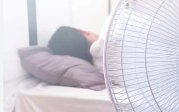 Bật quạt khi ngủ ban đêm: 4 nguyên tắc "vàng" để không bị ốm mùa nắng nóng