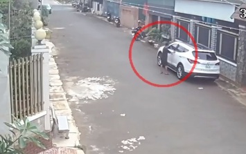 Để quên chìa khóa trên xe, chủ ô tô tá hỏa khi bé trai 12 tuổi lái xe đi