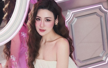 Á hậu Tú Anh xinh như búp bê