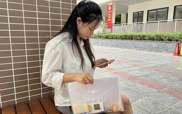 Mang điều khiển điều hòa đi thi để 'cầu đỗ', nữ sinh Hà Nội nói lý do bất ngờ