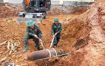 Phát hiện bom ‘khủng’ thời chiến còn nguyên kíp nổ tại trường tiểu học