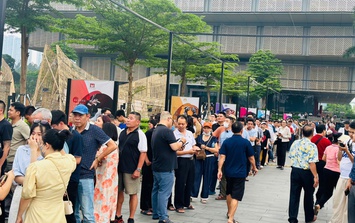 Xếp hàng dài nhận vé vào xem Quy hoạch tổng thể Thủ đô tầm nhìn 100 năm, người dân mong tận mắt thấy tương lai của Hà Nội