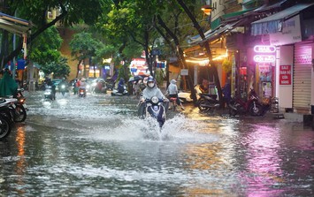 Miền Bắc liên tục mưa lớn cả tuần qua, thiệt hại vẫn còn tiếp diễn