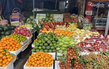 Chủ tịch HĐND TP Hà Nội yêu cầu kiểm tra ngay nguồn gốc hoa quả nhập khẩu tại chợ Long Biên