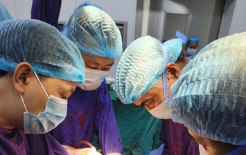 Tự ý dùng thuốc Nam sau ung thư gan, người đàn ông mang khối u tái phát nặng 3,5kg trong ổ bụng