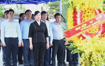 Bộ trưởng Đào Hồng Lan và đoàn công tác Bộ Y tế tri ân anh hùng, liệt sĩ, gia đình chính sách tại các tỉnh miền Trung