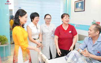 NSND Lan Hương, Trà My, MC Thảo Vân trao yêu thương tại bệnh viện

