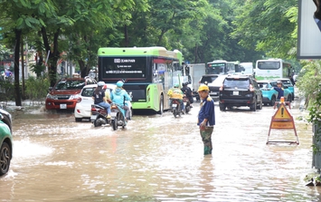 Bão số 1 áp sát Quảng Ninh, Hà Nội kích hoạt phương án ứng phó mưa lớn và dông lốc