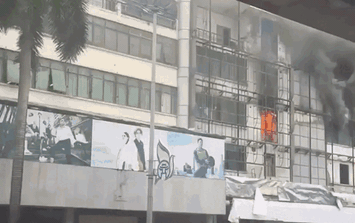 Hà Nội: Cháy lớn tại siêu thị điện máy cũ trên đường Trần Phú