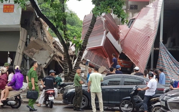 Ngôi nhà 2 tầng bất ngờ đổ sập trong lúc nhà liền kề đang thi công, phá dỡ ở Bắc Ninh