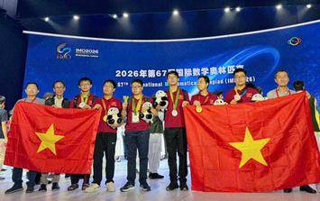 Từng ‘nộp giấy trắng’, nam sinh giành Huy chương Bạc Olympic Toán quốc tế