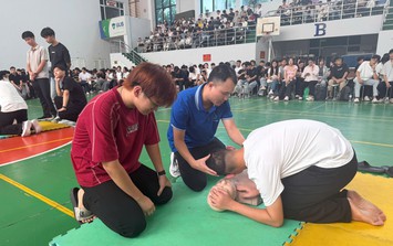 750 tân sinh viên Đại học Y Dược được tập huấn kỹ năng sơ cấp cứu, phòng cháy chữa cháy