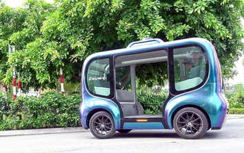 Hà Nội thử nghiệm xe buýt tự hành, robotaxi, robot dọn vệ sinh và giao hàng