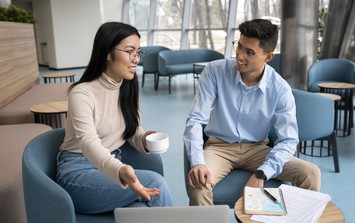 Người khôn không phải người nói hay, mà là người biết làm 2 điều