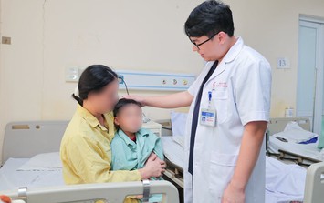 Bé trai 5 tuổi rách bao quy đầu do bàn đạp máy tập thể dục ngoài trời