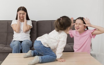 Đừng để quá trễ: 5 hành vi ở trẻ khiến cha mẹ phải bất lực bật khóc sau này