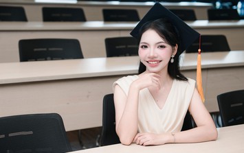 Từ cô bé mê đọc sách đến nữ thủ khoa ngành GPA 4.0 tại Đại học Kinh tế Quốc dân