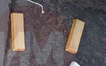 Phát hiện 25,5kg vàng trị giá gần 100 tỷ đồng rơi ra từ vali ở sân bay: Chủ nhân là ai?