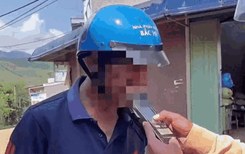 Sơn La: Người đàn ông liều lĩnh đi xe máy khi vi phạm nồng độ cồn hơn 10 lần mức kịch khung, không có bằng lái