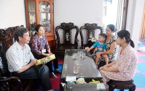 Khi những người đàn ông đi làm cộng tác viên dân số