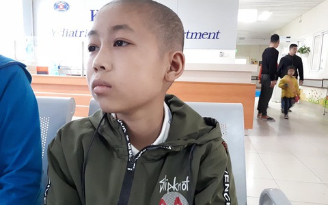 Sự sống mong manh của cậu bé  không chỉ mắc u não còn bị di chứng bỏng nặng