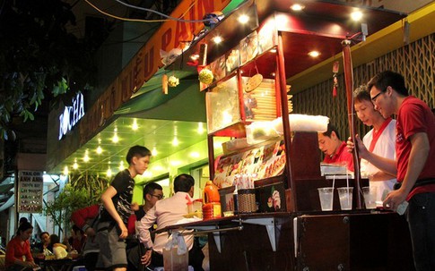 Đặc sản ngoại giá rẻ trên vỉa hè Sài Gòn