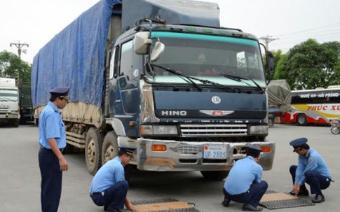 Mật phục, bắt giữ 21 xe chở gỗ từ Lào về Việt Nam