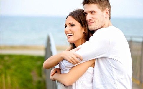 Muốn chồng giữ vợ, hãy làm cho anh ấy... ghen