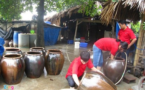 Doanh nghiệp thưởng Tết bằng gà tiến vua, giò ngựa bạch