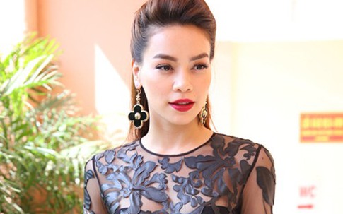 Hai mỹ nhân Việt 'nghiện' mốt khoe trọn nội y