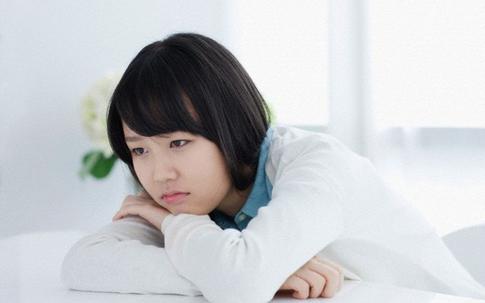 Tủi phận vì suốt ngày bị mẹ chồng chê "nấm lùn"