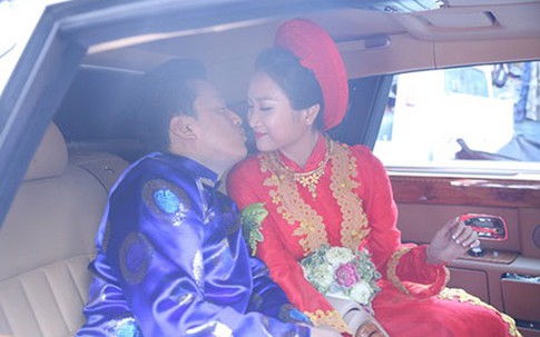 Lam Trường trao Yến Phương nụ hôn ngọt ngào trong ngày cưới