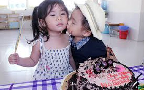 Sững người với câu hỏi tế nhị của nữ sinh lớp 4