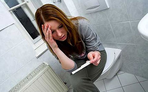 Bà bầu sinh viên: "Người yêu bỏ đi như trốn chạy nợ nần"