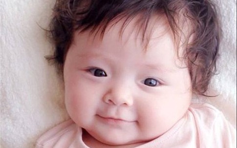 Con gái Elly Trần giành giải em bé đáng yêu nhất ở Anh