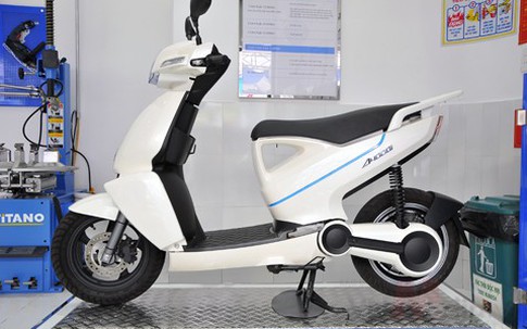 Cận cảnh xe máy điện đắt hơn Honda SH150