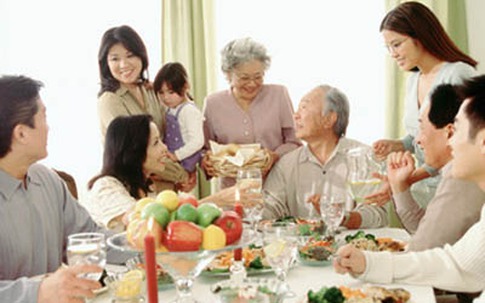Đừng "bán khoán" chồng con cho bà hàng phở ngoài phố