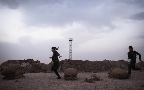 Cận cảnh cuộc sống của các nữ chiến binh chống IS
