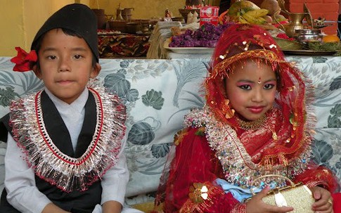 Trở thành cô dâu, chú rể khi mới lên 10