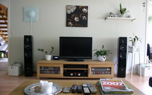 Gia chủ mệnh Hỏa tránh dùng TV màn hình rộng