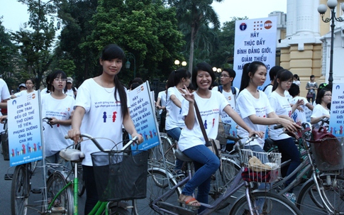 Giới trẻ đạp xe "Chung tay giải quyết mất cân bằng giới tính khi sinh"