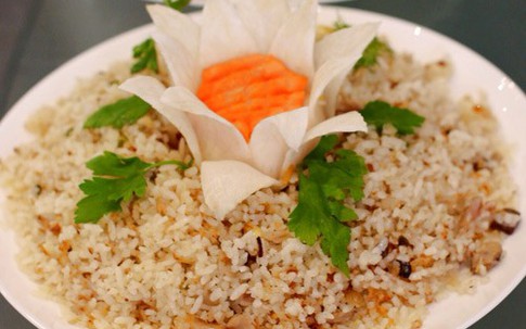 Cơm chiên cá làm vừa nhanh, ăn là mê