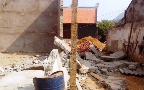 2 người đàn ông chết thảm khi phá tường