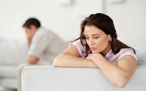 Cậy kiếm nhiều tiền, chồng công khai ngoại tình