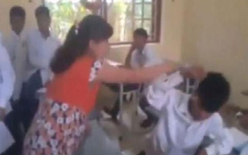 Nữ sinh chỉ mặt, quát cô giáo mang bầu