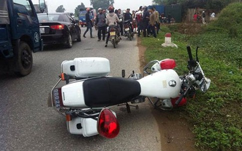 Một cảnh sát giao thông tử nạn trên đường làm nhiệm vụ