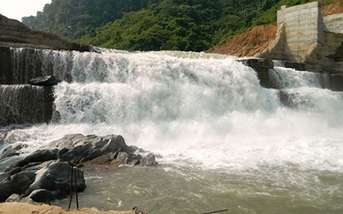 Kinh hoàng 4 nữ sinh cùng chết đuối dưới đập thủy lợi