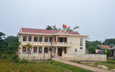 Y tá bị bệnh nhân đâm thủng bụng