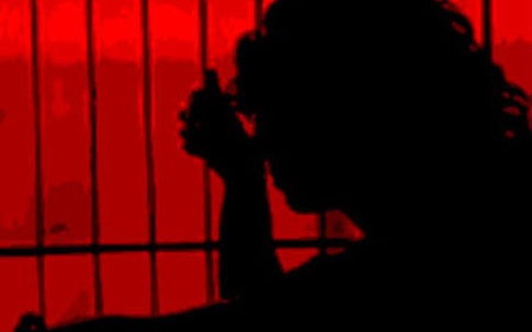 Bị đánh, vợ gọi nhân tình tới giết chồng