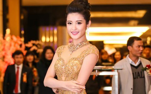 Thời trang sao Việt tuần qua: Á hậu Huyền My cực kỳ quyến rũ trên thảm đỏ